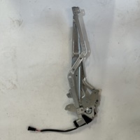 79. Repuesto de Ventanilla Izquierda para Camión Pesado Sinotruk (CNHTC) HOWO E7-N7 WG1671330201 70cm*21cm*7cm 2.5kg