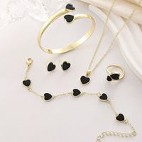 Set de 5 Piezas de Joyería para Mujer: Pulseras de Flor de Cinco Hojas de la Suerte, Dijes de Trébol de Acrílico, Pulsera, Collar, Anillo y Pendientes Bañados en Oro