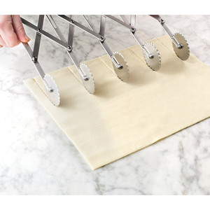 Set di Tagliapasta Estensibili in Acciaio Inox con Lunghezza Regolabile, Utensile per Pasticceria - Product Image 3