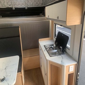 Remorque de luxe pour le camping avec cuisinière à gaz 2 brûleurs, évier en acier inoxydable, table à levage manuel et <span class=keywords><strong>matelas</strong></span> en éponge haute densité - Product Image 4
