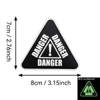 Patch triangulaire d'avertissement de danger en PVC avec fixation auto-agrippante pour casques de sécurité