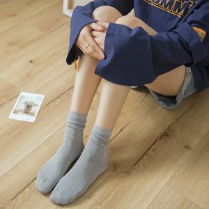 Calzini alla moda da <span class=keywords><strong>donna</strong></span> in materiale di seta oro e argento stile coreano da <span class=keywords><strong>donna</strong></span> tinta unita glitter lucido calzino alla moda elastico alto - Product Image 2