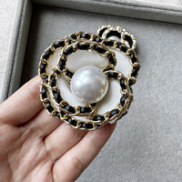 Bros Mutiara Camellia untuk Pakaian Wanita, Gaya Retro, Aroma Harum, Bros Bunga Kain Tiga Dimensi, Berlapis
