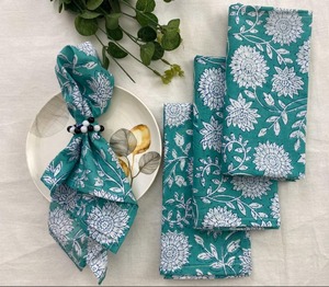 Serviettes imprimées au bloc, motif floral rouge et blanc, en tissu de luxe, pour décoration de table de mariage, cadeau de pendaison de crémaillère, réutilisables - Product Image 1