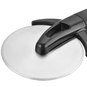 Roulette à <span class=keywords><strong>pizza</strong></span> ergonomique antidérapante de qualité supérieure en acier inoxydable multi-usages avec lame et couvercle en plastique pour découpeuse à <span class=keywords><strong>pizza</strong></span> - Product Image 4