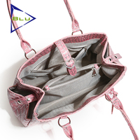 Sac à main grande capacité personnalisé à motif crocodile pour femme, sac à bandoulière, sac fourre-tout personnalisé avec rivets et design cœur