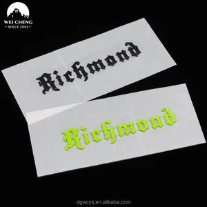 Fábrica de Alta Densidade Marca Etiqueta Logotipo Personalizado Criador Personalizado 3D Raised Heat Transfer Print Silicone Labels para T Shirt