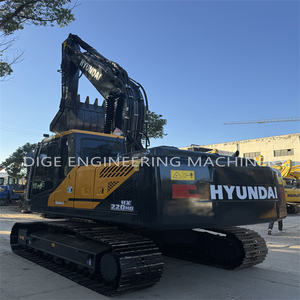 Excavatrice sur chenilles d'occasion Hyundai HX220HD de 22 tonnes, modèle 2023, équipée d'un moteur Cummins, en stock et prête à l'exportation - Product Image 3