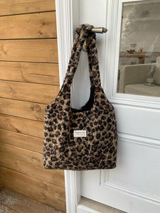 Nuova Borsa Invernale 2026 con Stampa Leopardata in Peluche, Grande Capacità, Stile Universitario, Borsa a Tracolla Singola Pelosa alla Moda - Product Image 6