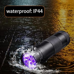 Lampe torche UV industrielle en aluminium à 9 LED USB avec indice de protection IP33, faisceau réglable et base magnétique pour la détection d'encre invisible - Product Image 6