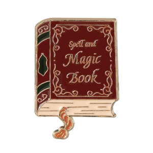 Spilla in lega smaltata placcata oro con motivo Cappello da strega dei cartoni animati, Libro di magia e Gufo, a tema Accademia di Magia, Disponibile - Product Image 5
