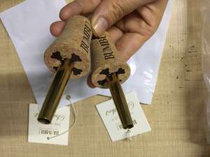 Vertedor de vino de Ron <span class=keywords><strong>Bumbu</strong></span>, dispensador de botellas de vino de licor de vinagre a prueba de fugas de acero inoxidable personalizado con corcho - Product Image 5