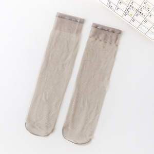 <span class=keywords><strong>Bas</strong></span> d'été transparents antidérapants mi-mollet pour femmes Style court Chaussettes fines résistantes à l'usure de <span class=keywords><strong>couleur</strong></span> <span class=keywords><strong>chair</strong></span> - Product Image 3