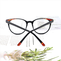 Lunettes de vue élégantes pour femmes, fabriquées avec un cadre en acétate de qualité et des verres en polycarbonate solides pour un usage quotidien