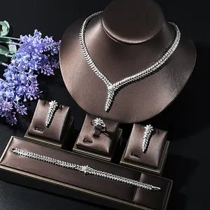Pabrik disesuaikan kalung anting hadiah cincin pesta berlian imitasi Barat mata putih lapisan emas zirkon perhiasan untuk pernikahan set