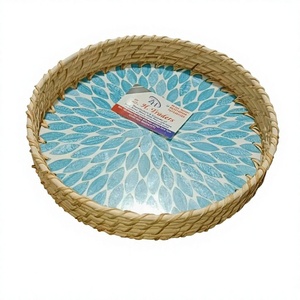 Juego de bandejas decorativas de ratán con incrustaciones de nácar hechas a mano de calidad de exportación, fabricadas en India. - Product Image 1