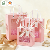Sacs cadeaux en papier rouge de luxe avec fermeture magnétique, poignées et lamination numérique pour mariages, baby showers et anniversaires (ODM/OEM)