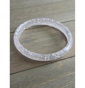 กำไลเรซิ่นอินเทรนด์สำหรับผู้หญิงที่มีลวดลายไม่ซ้ำใคร สีสันสดใส น้ำหนักเบา และสะดวกสบายสำหรับการใช้งานในชีวิตประจำวัน - Product Image 5