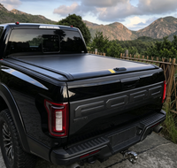 Couverture rigide pour benne de pick-up Ford F-150 Raptor avec panneaux en aluminium imperméables et loquets robustes pour la protection de la benne