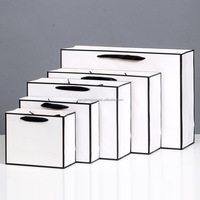 Sac en papier d'emballage cadeau personnalisé avec votre propre logo, faible MOQ, design imprimé
