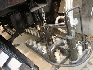 Camion épandeur synchrone de gravier et de bitume Dongfeng 4x2 avec 4m3 d'asphalte et 6m3 de pierre - Product Image 5