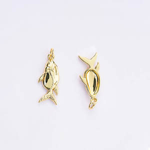 จี้ปลาคาร์<span class=keywords><strong>ฟ</strong></span>สามมิติชุบทองแดงเคลือบทอง 18K ขา<span class=keywords><strong>ย</strong></span>ดี สำหรับทำต่างหู สร้อ<span class=keywords><strong>ย</strong></span>คอ สร้อ<span class=keywords><strong>ย</strong></span>ข้อมือ และเครื่องประดับอื่นๆ - Product Image 1