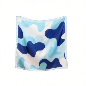 Foulard Quadrato 70x70cm con Motivo a Nuvole, Piccolo Fazzoletto, Accessorio di Moda - Product Image 1