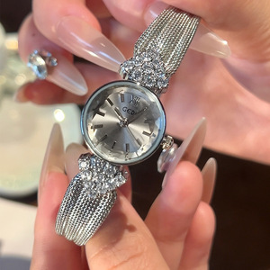 Reloj de Mujer Retro de Lujo Ligero, Regalo de Navidad, Estilo Vintage de Alta Gama, Inspirado en lo Vintage, de Cuarzo - Product Image 4