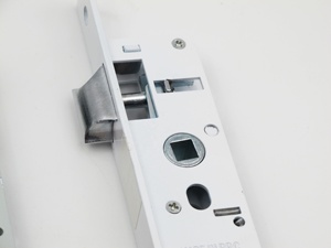Cilindro de mortaja de perfil europeo de fábrica, <span class=keywords><strong>puerta</strong></span> de mortaja, cuerpo de <span class=keywords><strong>cerradura</strong></span> <span class=keywords><strong>multipunto</strong></span>, <span class=keywords><strong>puerta</strong></span> de <span class=keywords><strong>PVC</strong></span> personalizada, <span class=keywords><strong>cerradura</strong></span> de mortaja estrecha para <span class=keywords><strong>puerta</strong></span> principal - Product Image 4