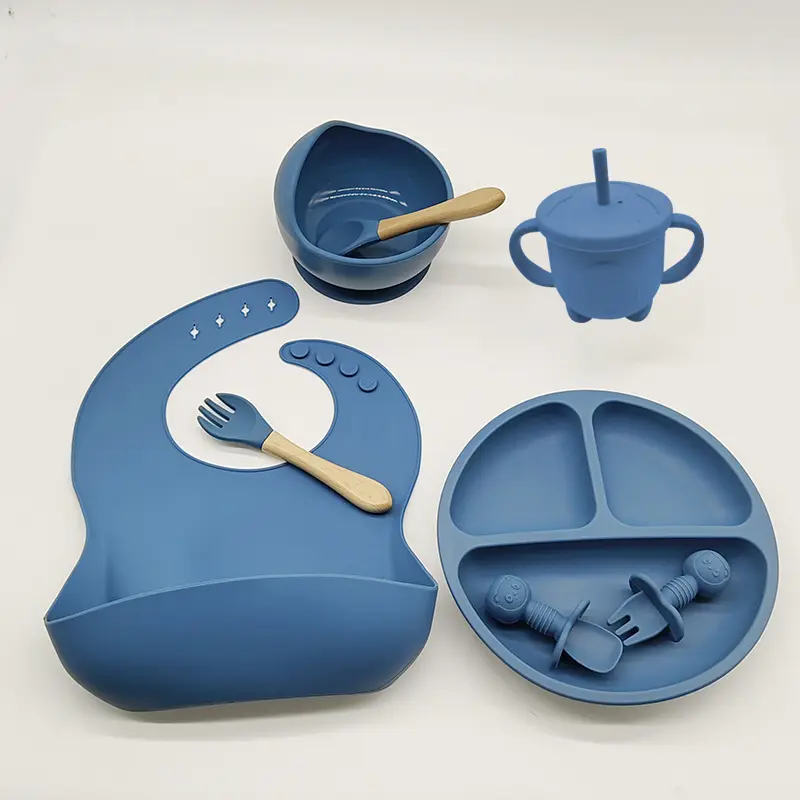 Set per l'alimentazione degli alimenti per bambini in Silicone riutilizzabile Set di ciotole per piatti da pranzo per bambini con forchetta per cucchiaio e tazza di paglia