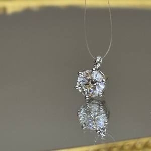 Collier élégant et durable en or blanc 18 carats avec diamant de laboratoire 1 carat, chaîne minimaliste en fil de pêche, brillant et raffiné - Product Image 2