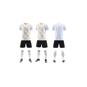 Voetbalshirts op maat in professionele stijl met spelersnamen en -nummers, polyester, sneldrogend materiaal voor clubs en fans - Product Image 2