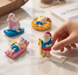 Miniature di Babbo Natale Estivo in Resina, Gnomi Galleggianti, Statuette Natalizie in Miniatura <span class=keywords><strong>per</strong></span> Decorazioni <span class=keywords><strong>Torte</strong></span> di Compleanno, Bomboniere <span class=keywords><strong>per</strong></span> Feste in Spiaggia, Confezione Multipla - Product Image 1
