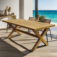 Table de salle à manger d'extérieur en teck robuste et élégante avec un design robuste à pieds croisés pour la piscine ensemble de salle à manger extérieure en teck meubles de patio extérieur
