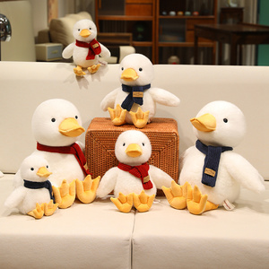 Nuevo Pato de Peluche con Bufanda, Animal de Peluche, Regalo de Año Nuevo, Decoración para el Hogar, Muñeco de Pato Sentado Suave - Product Image 4