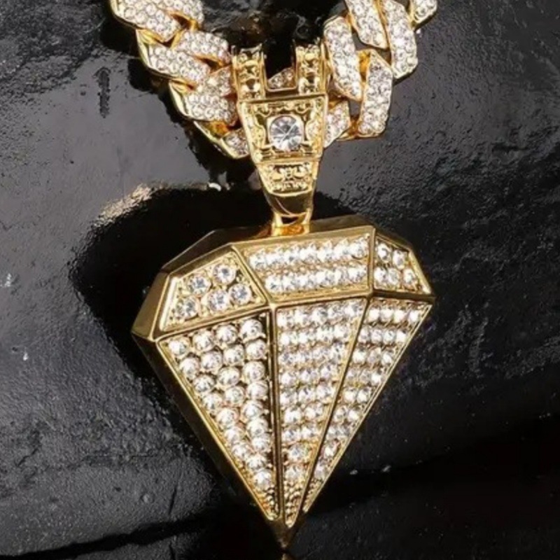 Gold diamond single pendant