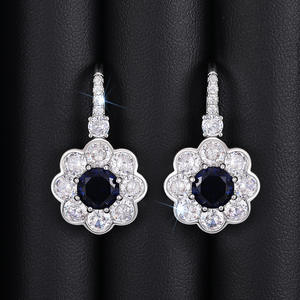 Orecchini in Oro Bianco con Diamanti Taglio Brillante Rotondo Colore D Naturali Certificati GIA Gioielli Classici da Sposa per Donna - Product Image 4