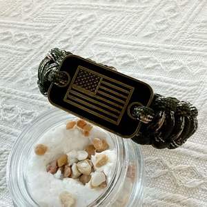 2025 venta al por mayor Popular trenzado hecho a mano Paracord pulsera logotipo personalizado Pulseras de Moda brazaletes <span class=keywords><strong>para</strong></span> <span class=keywords><strong>hombres</strong></span> y mujeres - Product Image 4