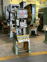 Presse à œillets DADI J23 Série 10 tonnes pour perforation de trous avec volant à manivelle simple