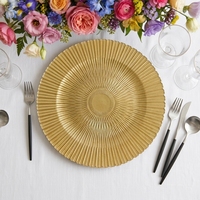 Assiettes de présentation jaunes en verre de 13 pouces avec sous-assiettes dorées à motif cannelé radial en relief pour la vaisselle de mariage et la location événementielle