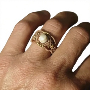 Anillo de macramé beige con perla, joyería boho hecha a mano, venta al por mayor - Product Image 1