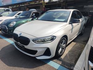 Guazi, <span class=keywords><strong>BMW</strong></span> Serie 1 <span class=keywords><strong>120i</strong></span> M Sport 2022 Usado, 1.5L 140HP, Automático, Interior Oscuro, Faros LED R17, Asientos de Cuero, Cámara de Reversa - Product Image 4