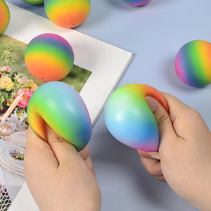 Nouveau jouet anti-stress en TPR en forme de boule arc-en-ciel, jouet de décompression très vendu, boules arc-en-ciel de 5,0 cm, jouets moelleux pour enfants - Product Image 3