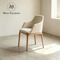 Chaises de salle à manger de style italien, chaises en bois pour la maison, chaises en cuir décontractées pour hôtel, chaises de café modernes en bois massif, fauteuils design