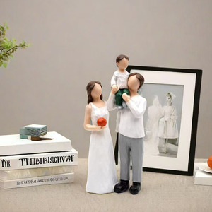 Sculpture moderne en résine peinte à la main à 3 chiffres pour les relations parent-enfant, fille et fils, idéale pour la décoration de la maison, de la <span class=keywords><strong>chambre</strong></span> et du salon. - Product Image 3