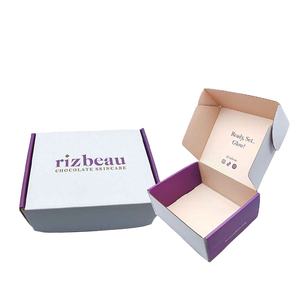 Petites boîtes d'emballage personnalisées en carton ondulé noir recyclable pour chaussures, vêtements, envois postaux, boîtes d'expédition personnalisées - Product Image 3