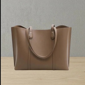 Sac à bandoulière en cuir pour femme, best-seller, idéal pour le bureau, les voyages et l'usage quotidien, disponible au prix export. - Product Image 1