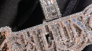 Pendentif Hip Hop Glacé Personnalisé pour Hommes en Or Jaune 18K Diamants de Laboratoire 2025 Bijoux de Rappeur Cadeau Parfait Collier Lettre de Diamant - Product Image 2