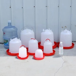 Fontanella per Polli Resistente con Piedini - Fornitore di Abbeveratoi per Polli da 1.5L/2L/4L/6L/8L/10L/14L - Product Image 6