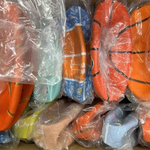 Precio barato de fábrica Excedente de existencias Baloncesto de goma Liquidación Baloncesto Tamaño aleatorio y estilo Excedente de existencias